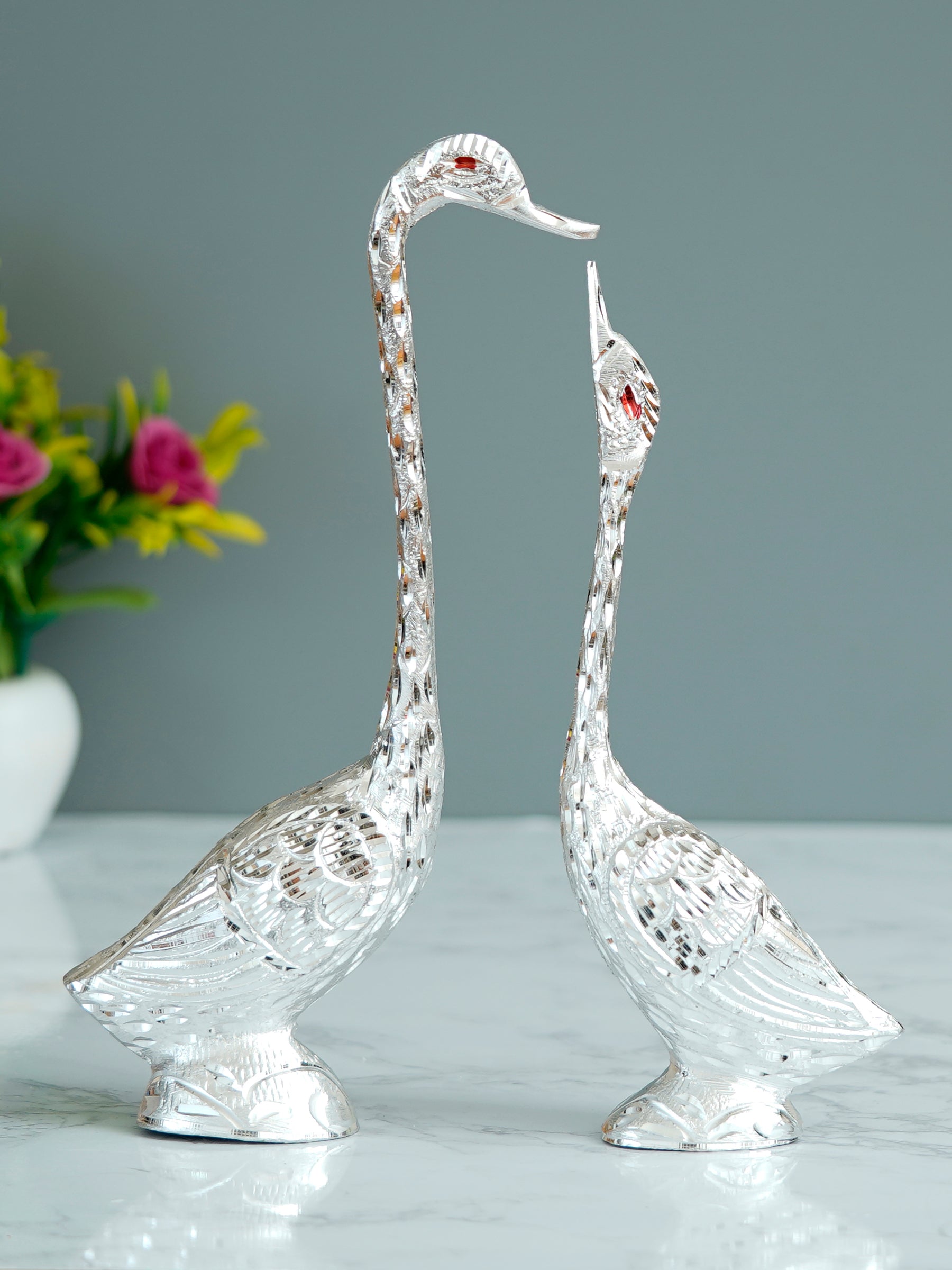 Silver Metal Kissing Swan Couple Handcrafted Decorative Figurine Kafalo