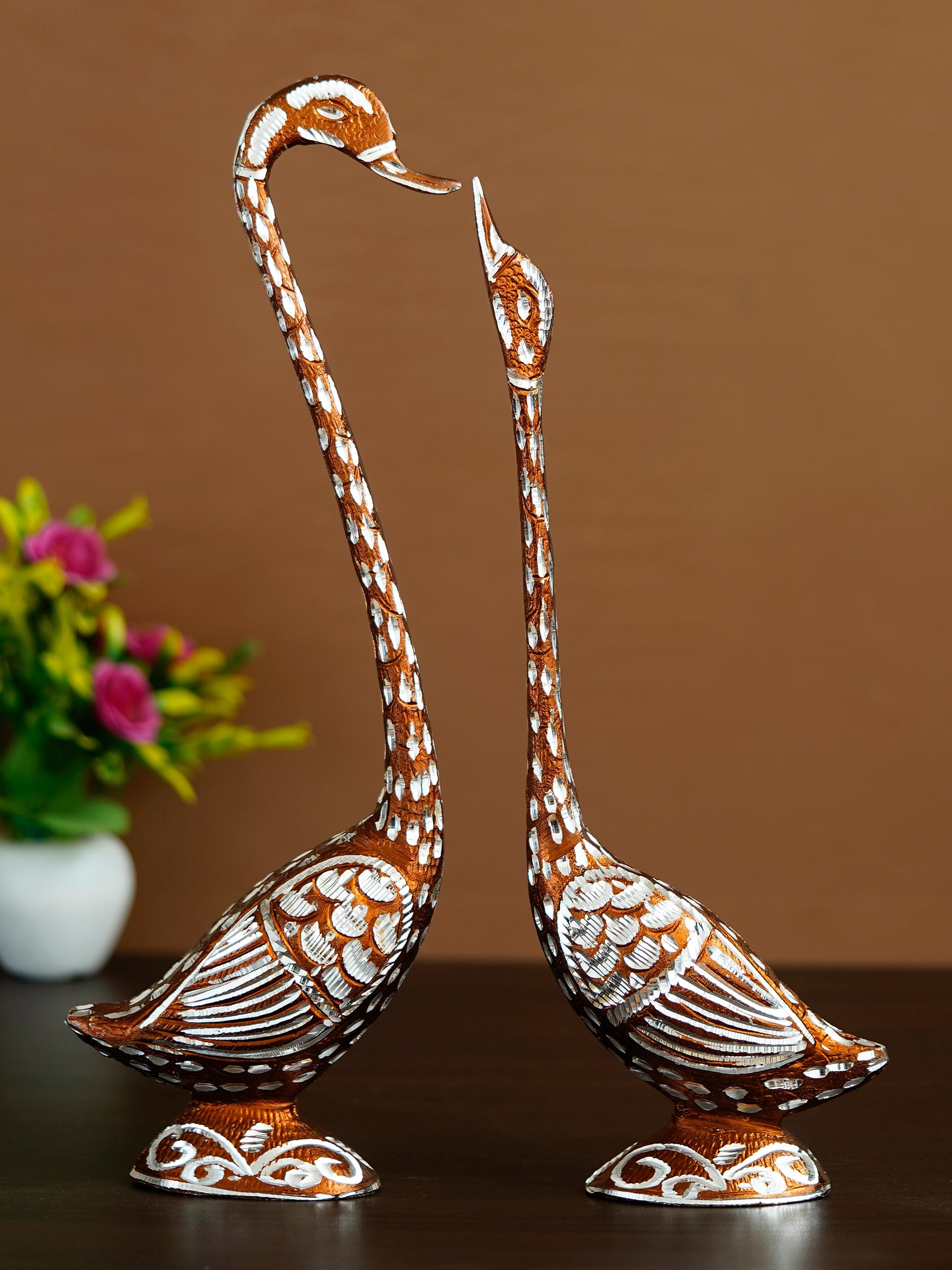 Brown Metal Kissing Swan Couple Handcrafted Decorative Figurine Kafalo