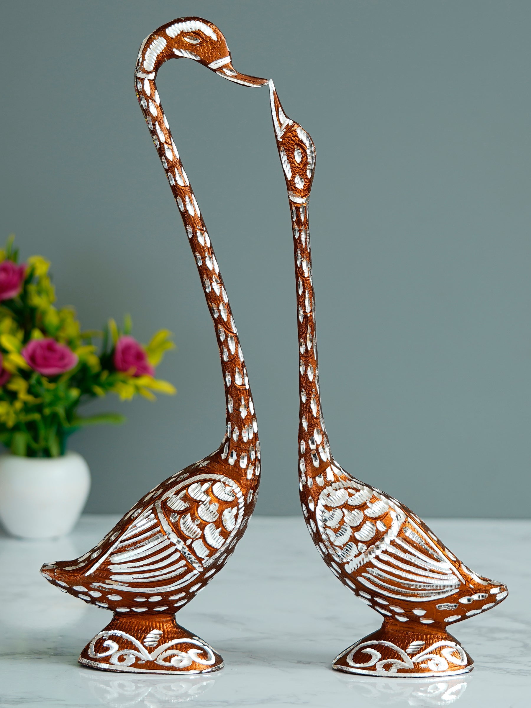 Brown Metal Kissing Swan Couple Handcrafted Decorative Figurine Kafalo