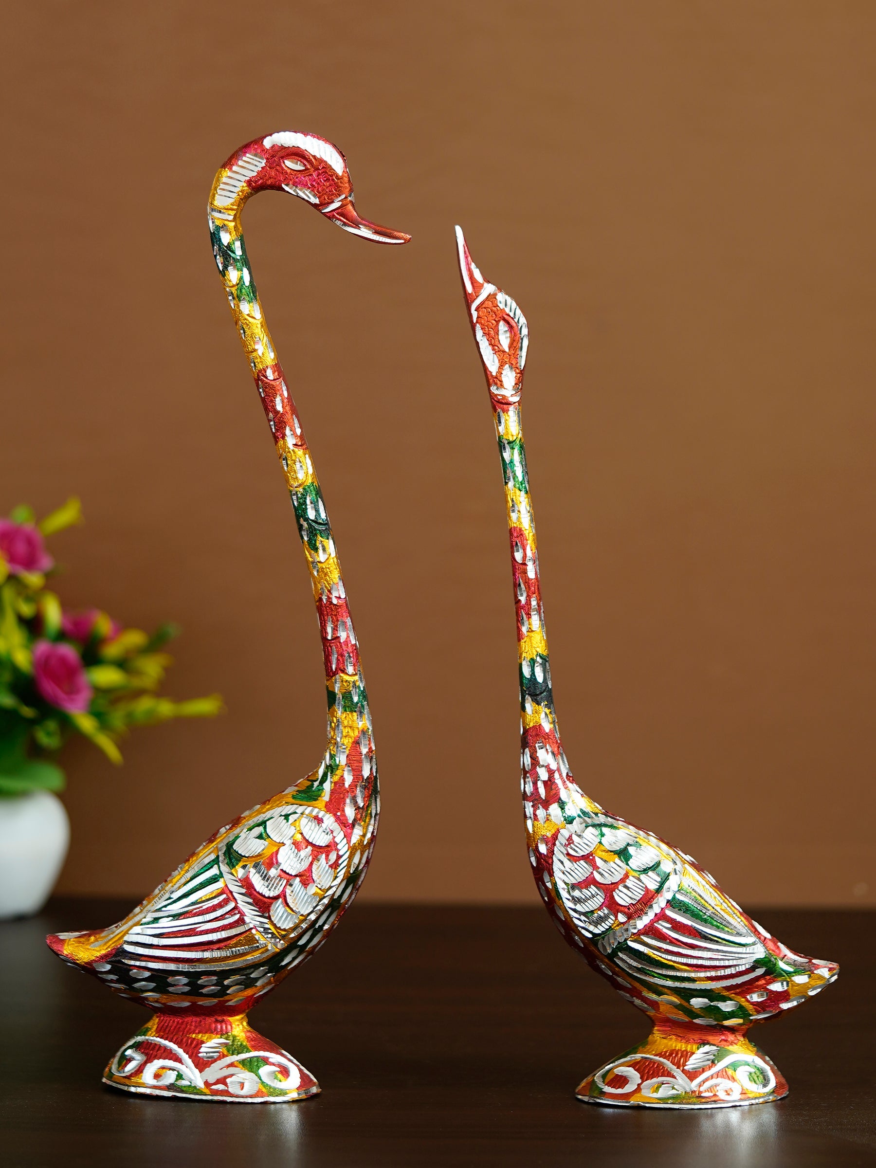 Colorful Metal Kissing Swan Couple Handcrafted Decorative Figurine Kafalo