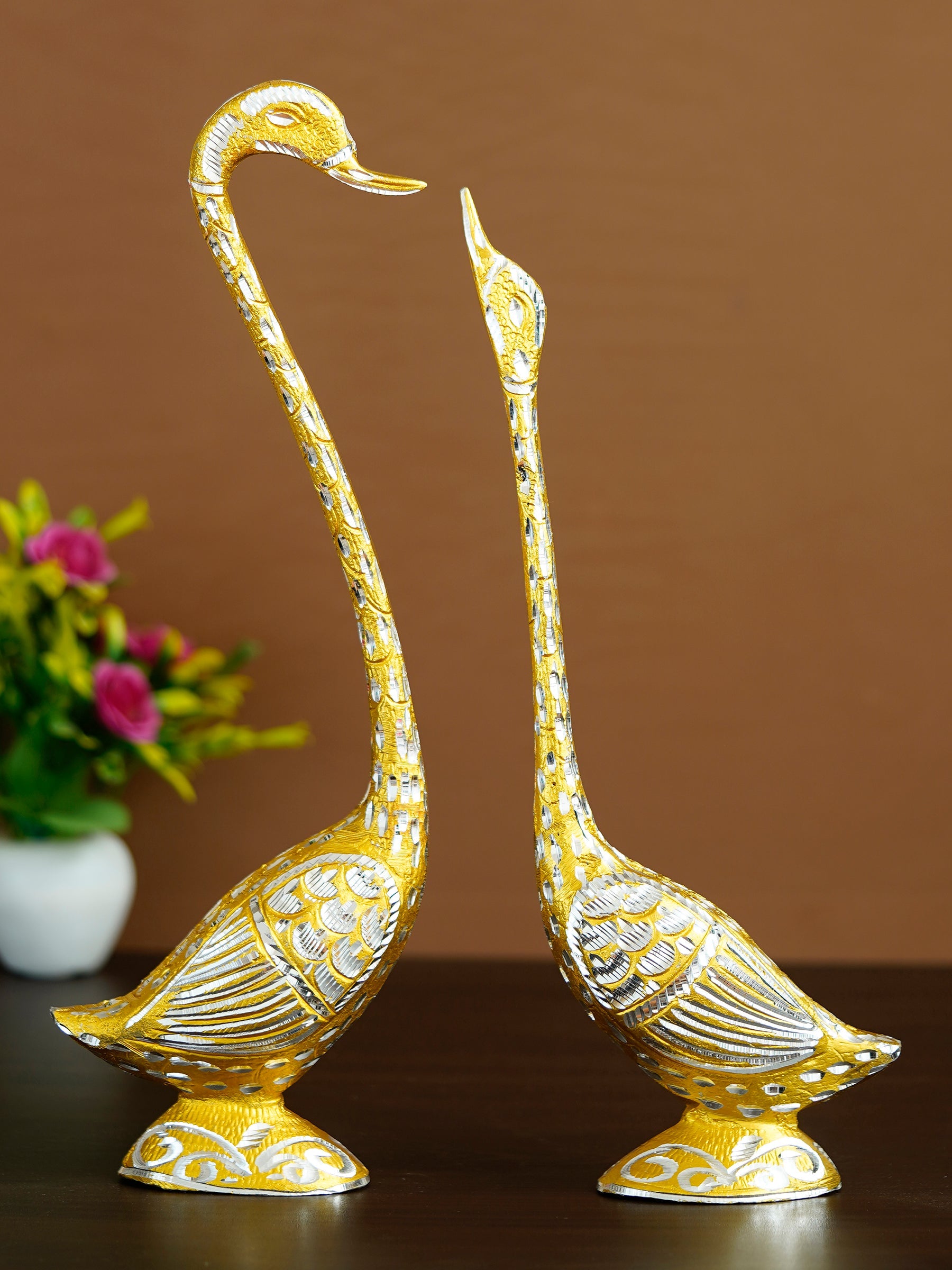 Golden Metal Kissing Swan Couple Handcrafted Decorative showpiece Kafalo