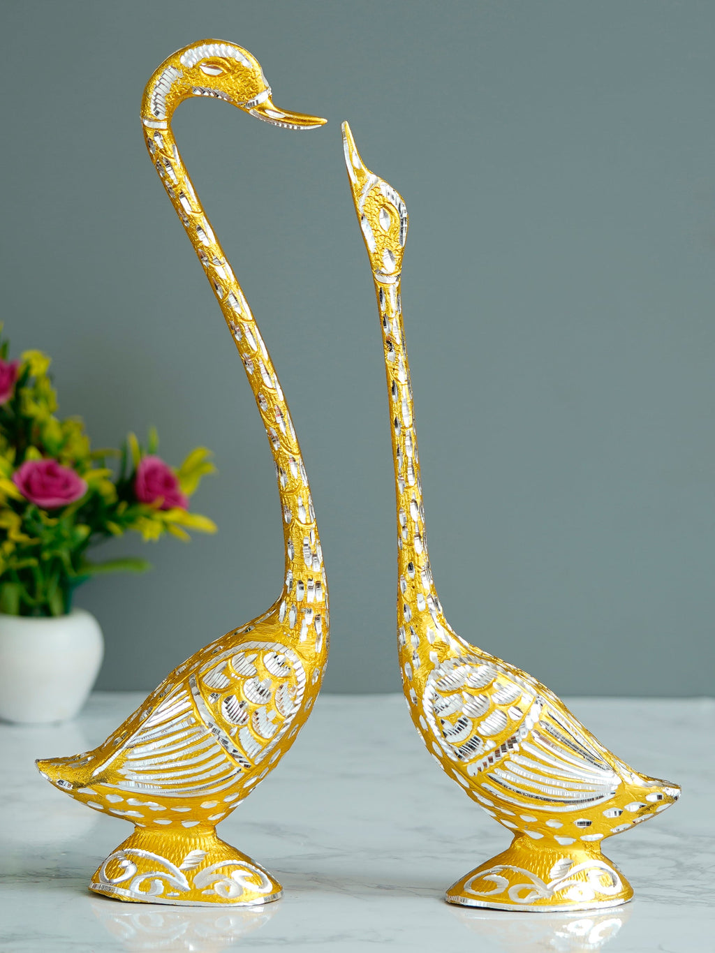 Golden Metal Kissing Swan Couple Handcrafted Decorative showpiece Kafalo