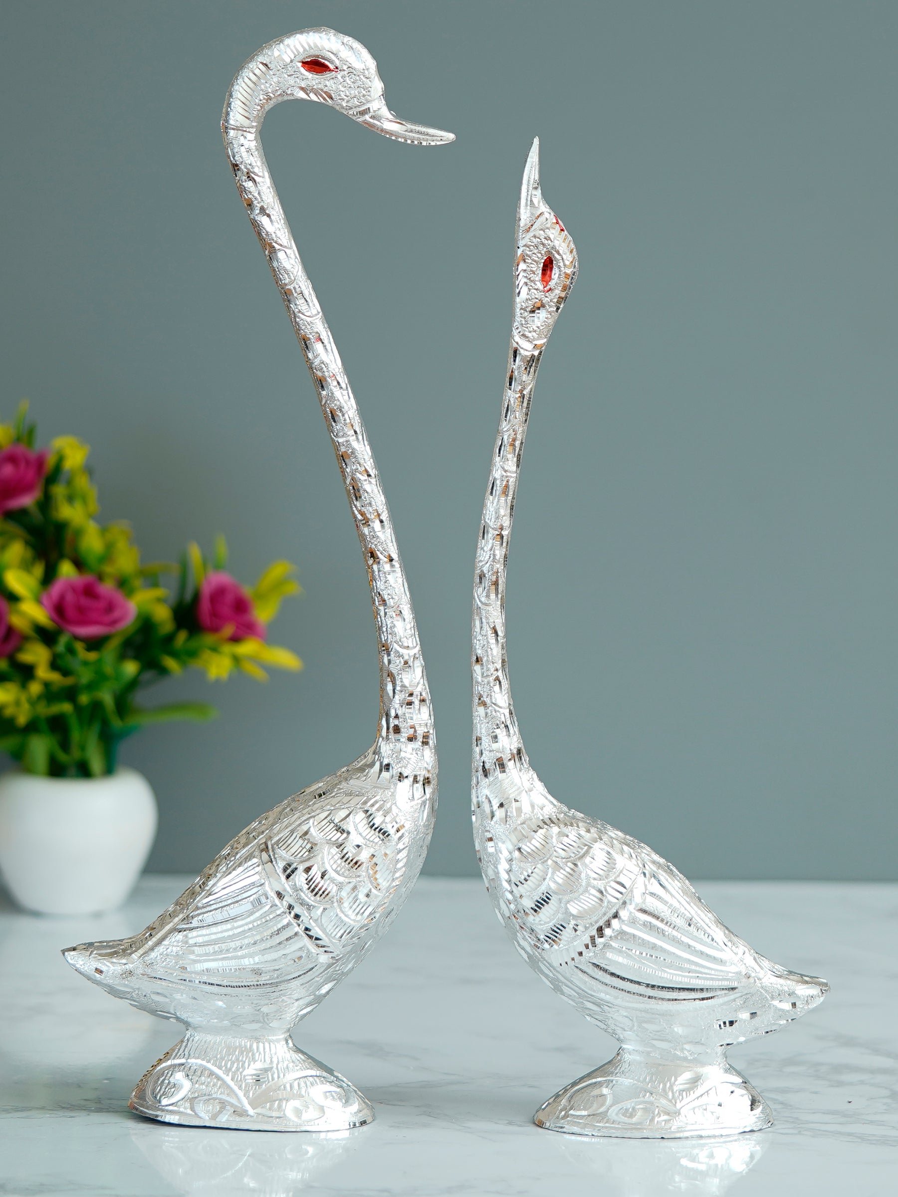 Silver Metal Kissing Swan Couple Handcrafted Decorative showpiece Kafalo
