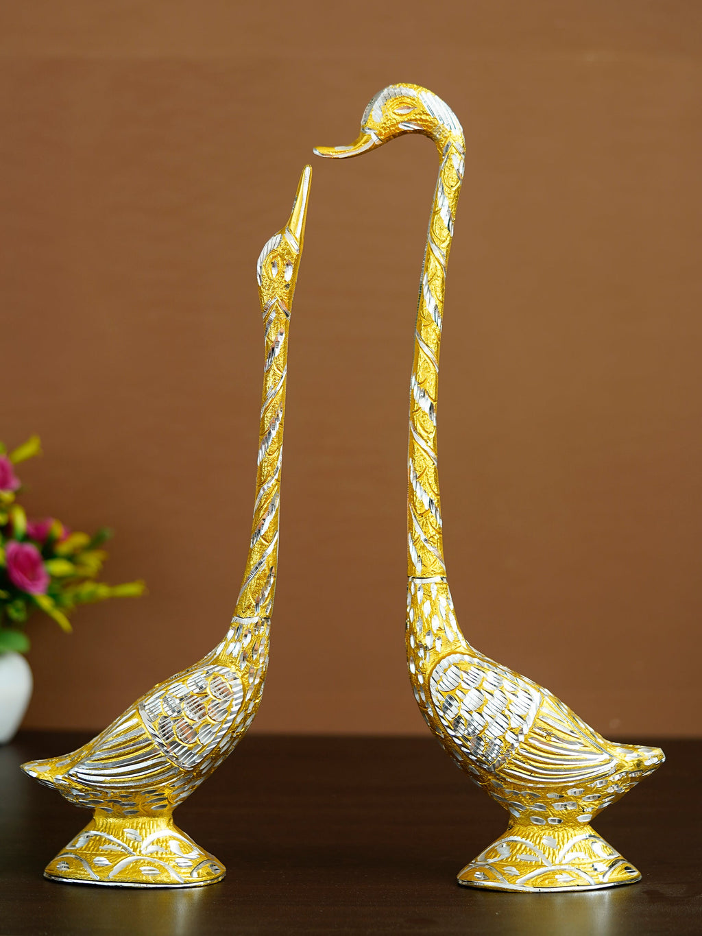 Golden Metal Kissing Swan Couple Handcrafted Decorative showpiece Love Bird Figurines Kafalo
