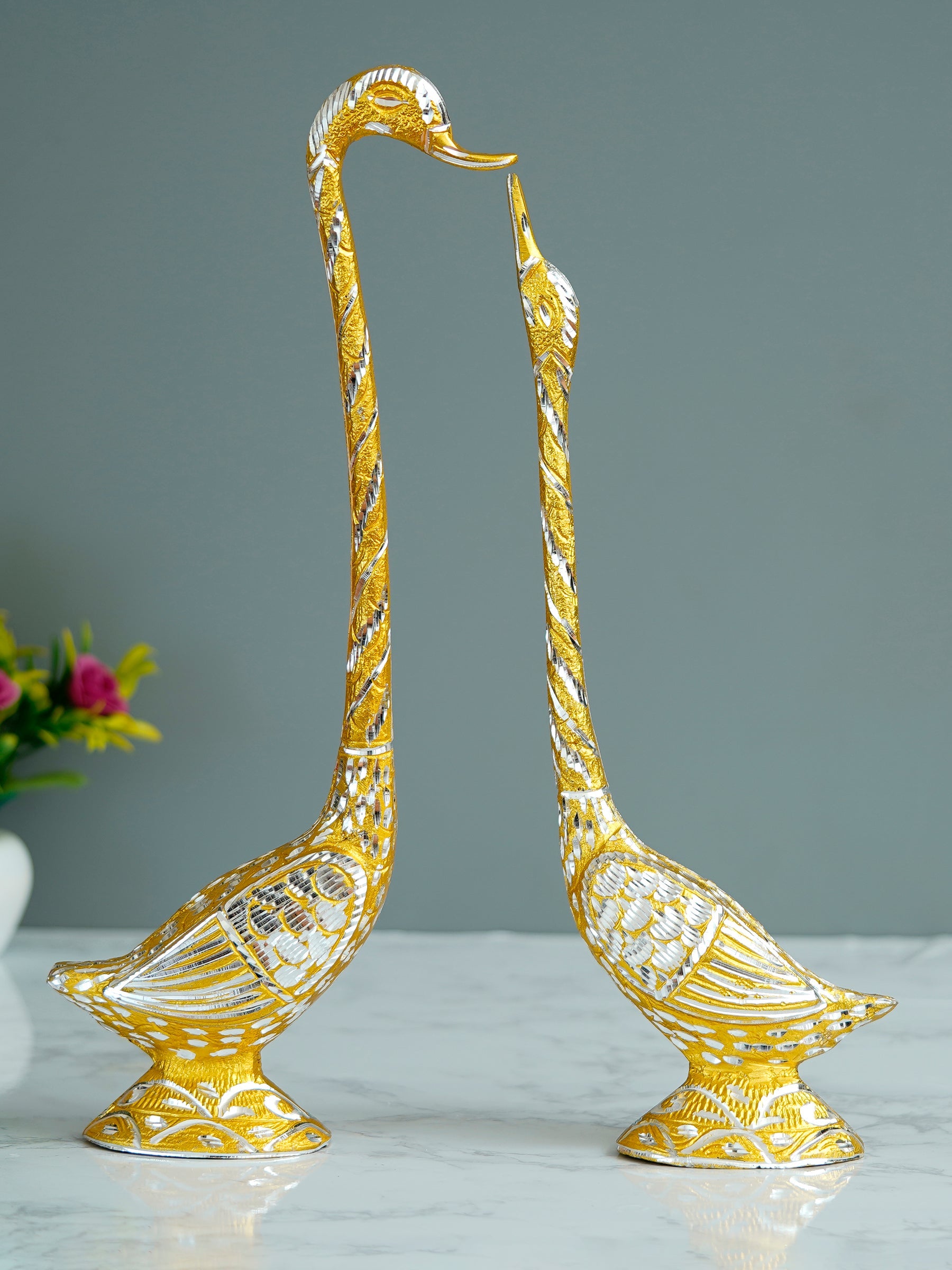 Golden Metal Kissing Swan Couple Handcrafted Decorative showpiece Love Bird Figurines Kafalo