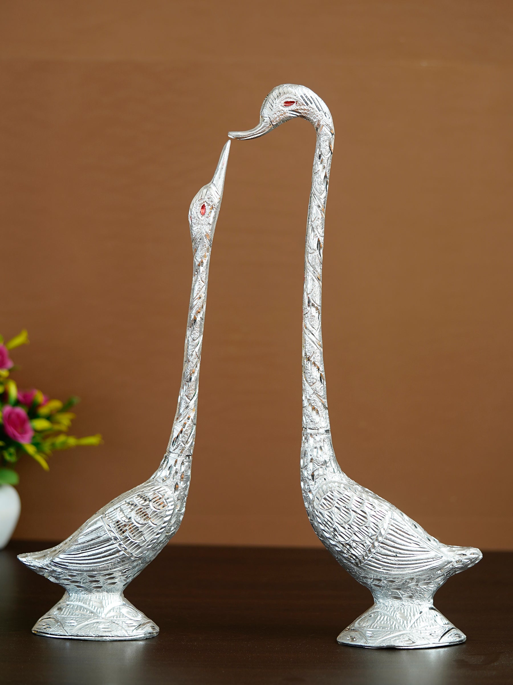 Silver Metal Kissing Swan Couple Handcrafted Decorative statue Kafalo