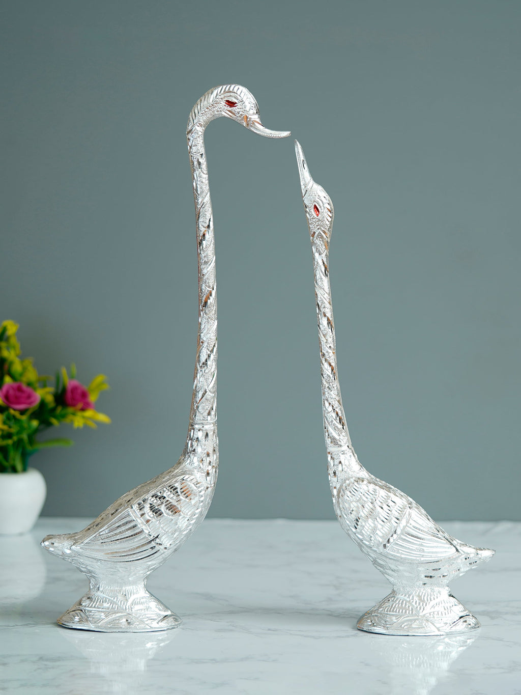 Silver Metal Kissing Swan Couple Handcrafted Decorative statue Kafalo