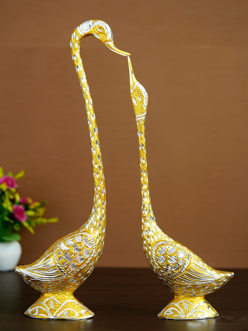 Golden Kissing Swan Couple Handcrafted Decorative showpiece Kafalo