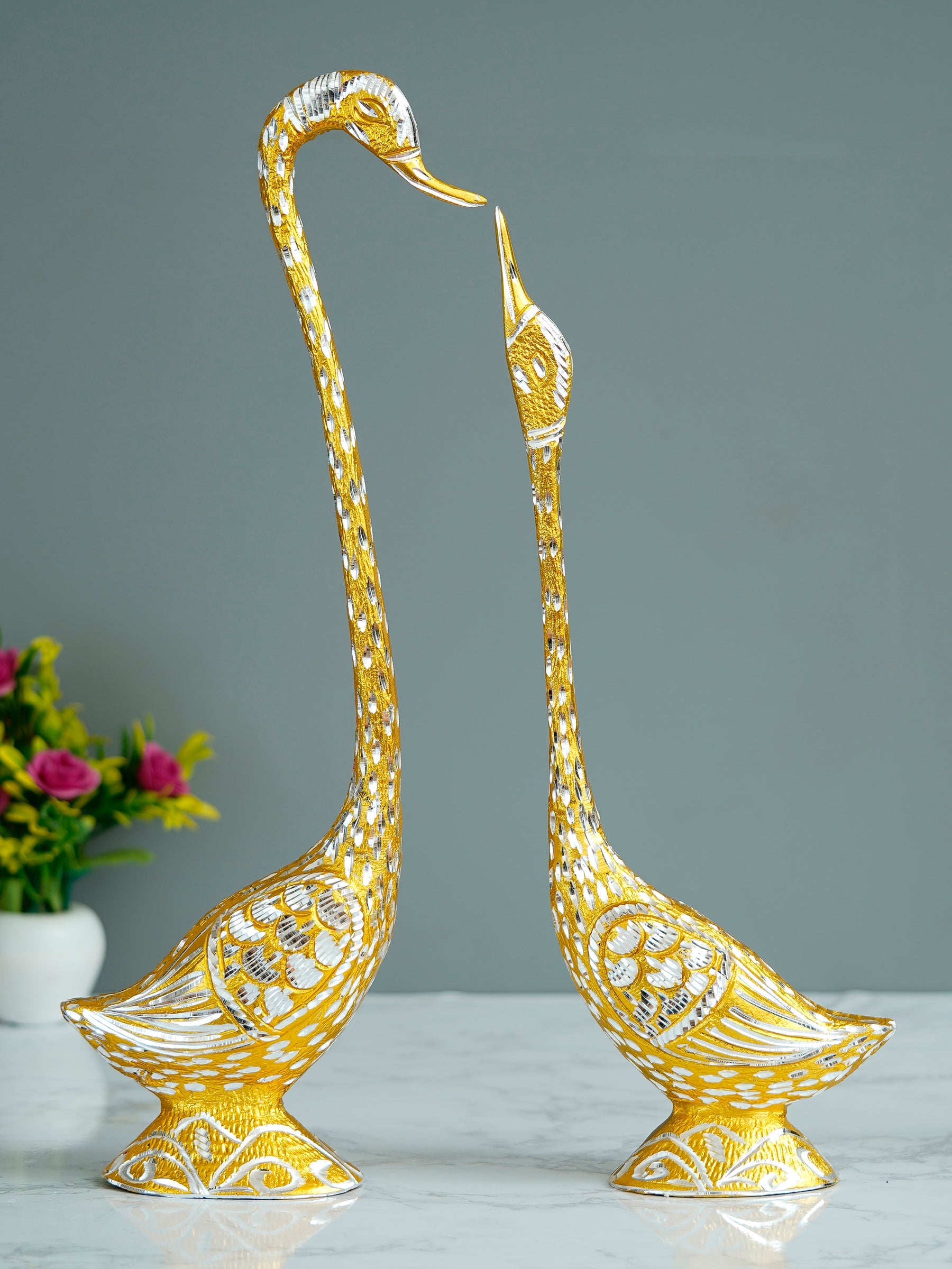 Golden Kissing Swan Couple Handcrafted Decorative showpiece Kafalo