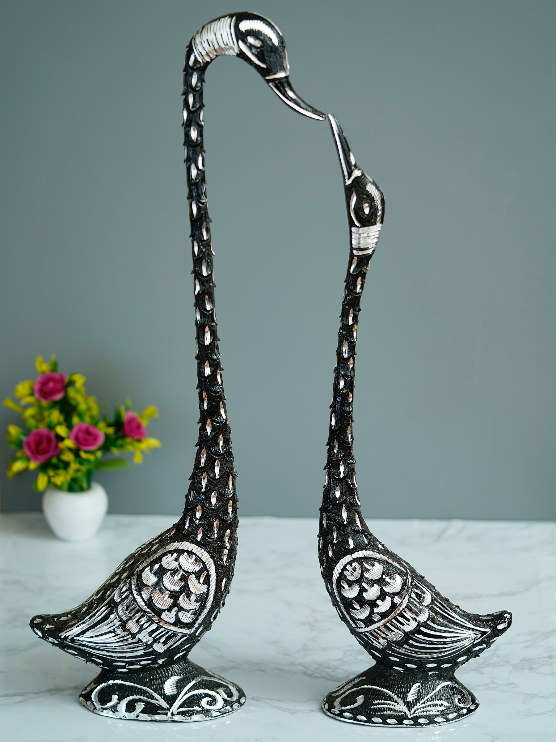 Black Metal Kissing Swan Couple Decorative showpiece Kafalo