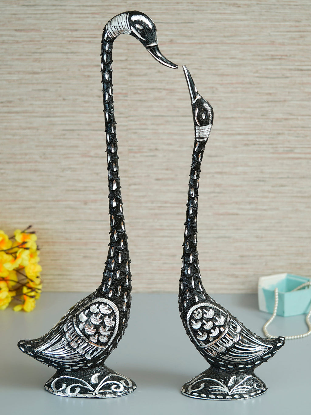 Black Metal Kissing Swan Couple Decorative showpiece Kafalo