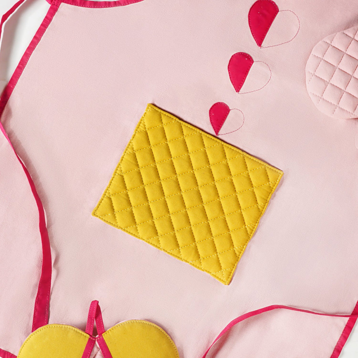 All Hearts Chef Apron With Mitten And Pot Holder Nestasia