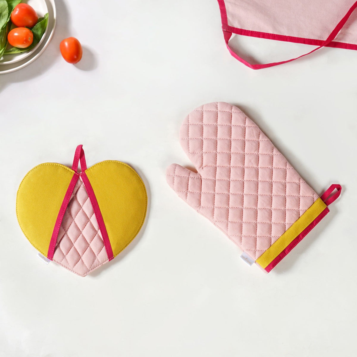 All Hearts Chef Apron With Mitten And Pot Holder Nestasia