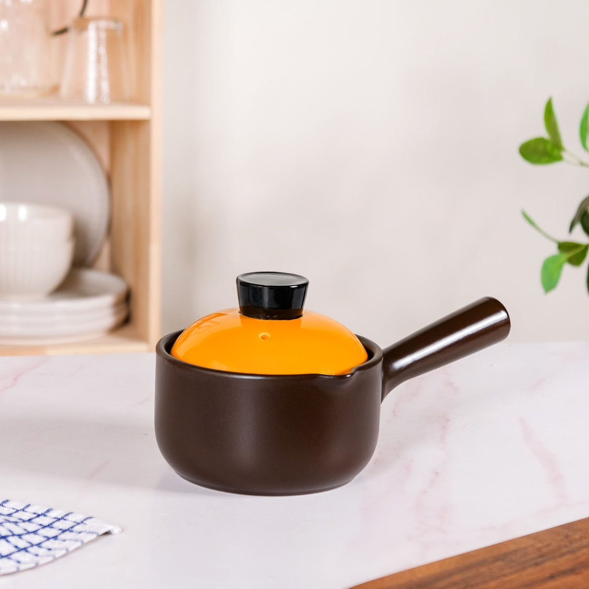 Amber Ceramic Sauce Pan With Handle And Lid 1000ml Nestasia