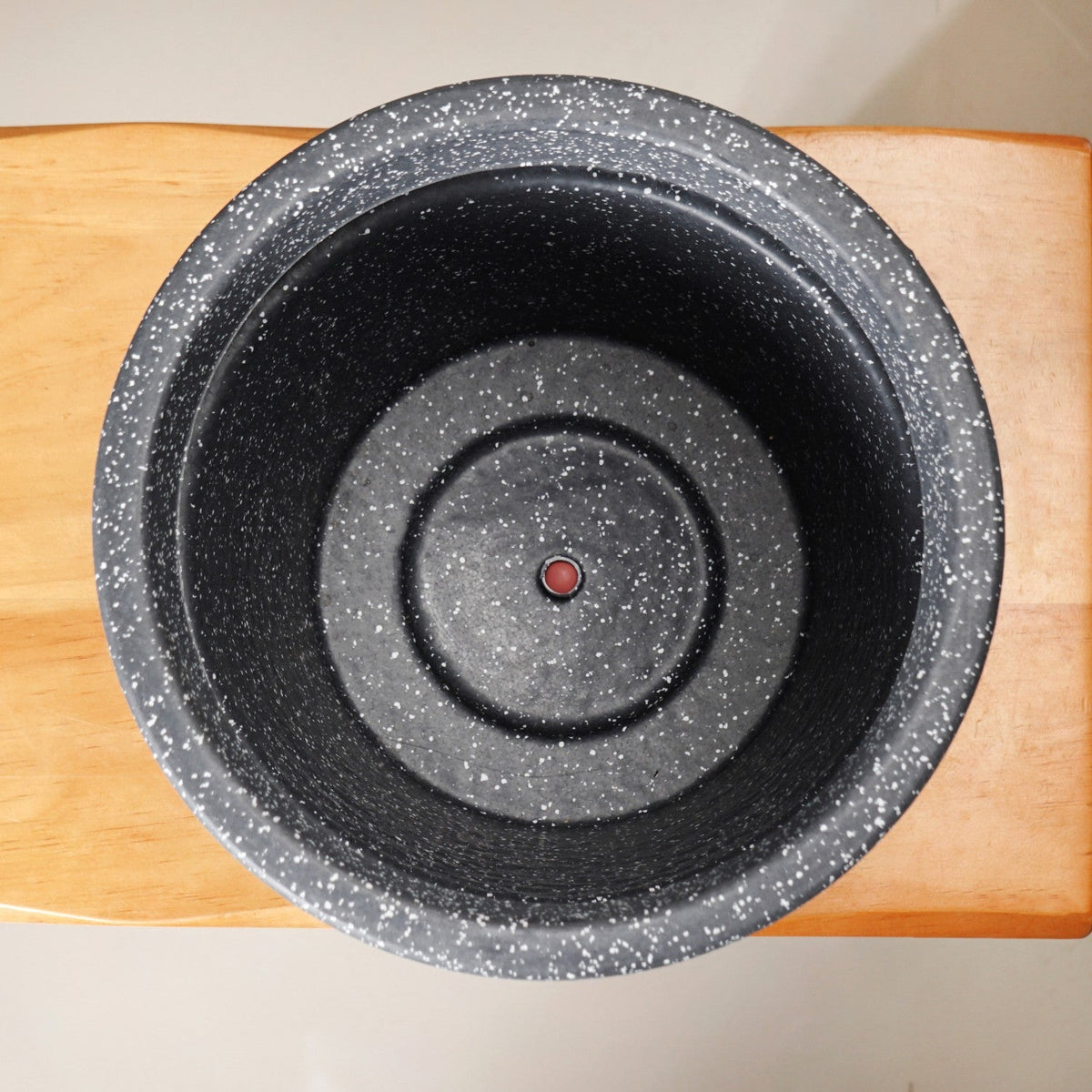 Planterra Grey Planter With Plate 10x9 Inch Nestasia