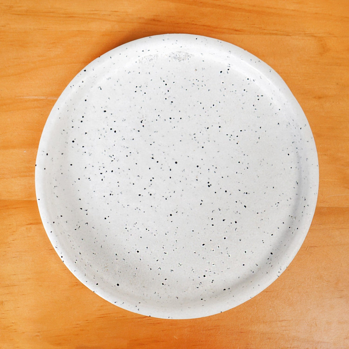 Planterra White Planter With Plate 10x9 Inch Nestasia