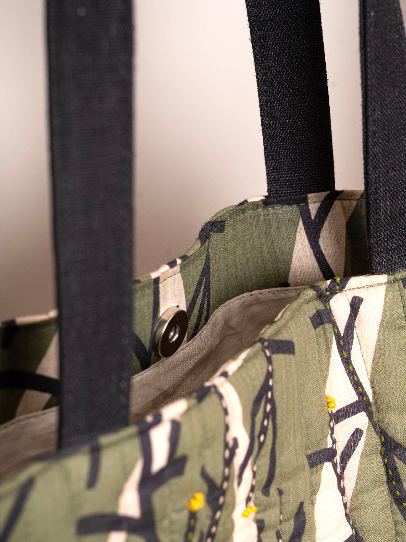 Wilderness Whispers Bag Contrast Living