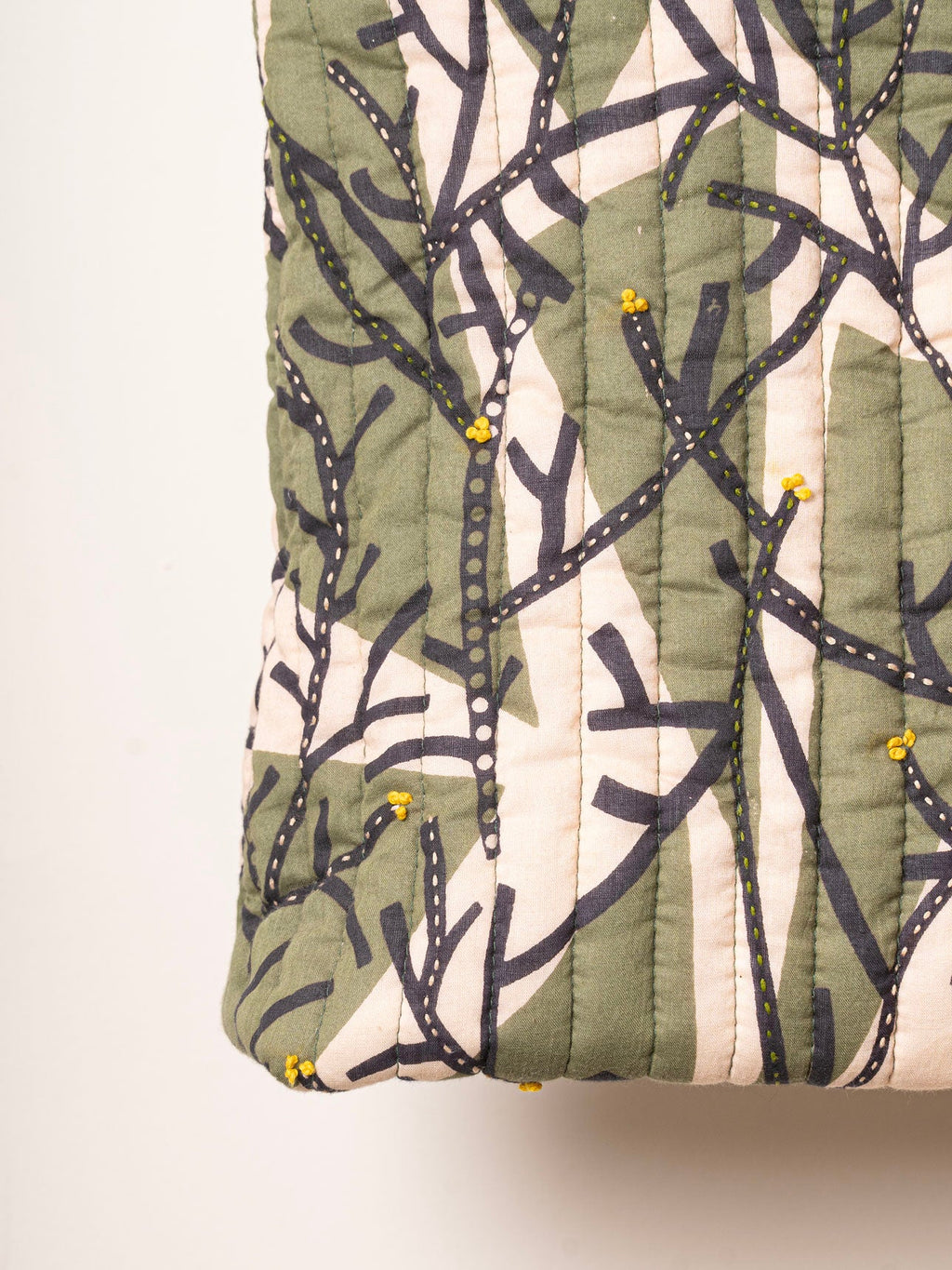 Wilderness Whispers Bag Contrast Living