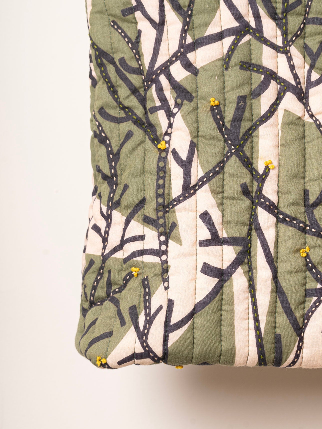 Wilderness Whispers Bag Contrast Living