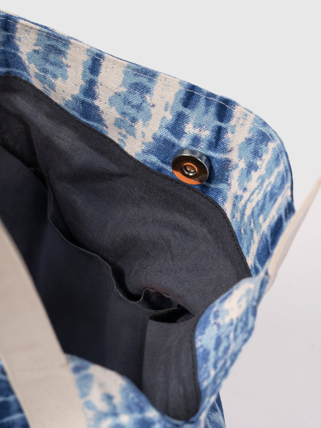 Indigo Wave Tote Contrast Living
