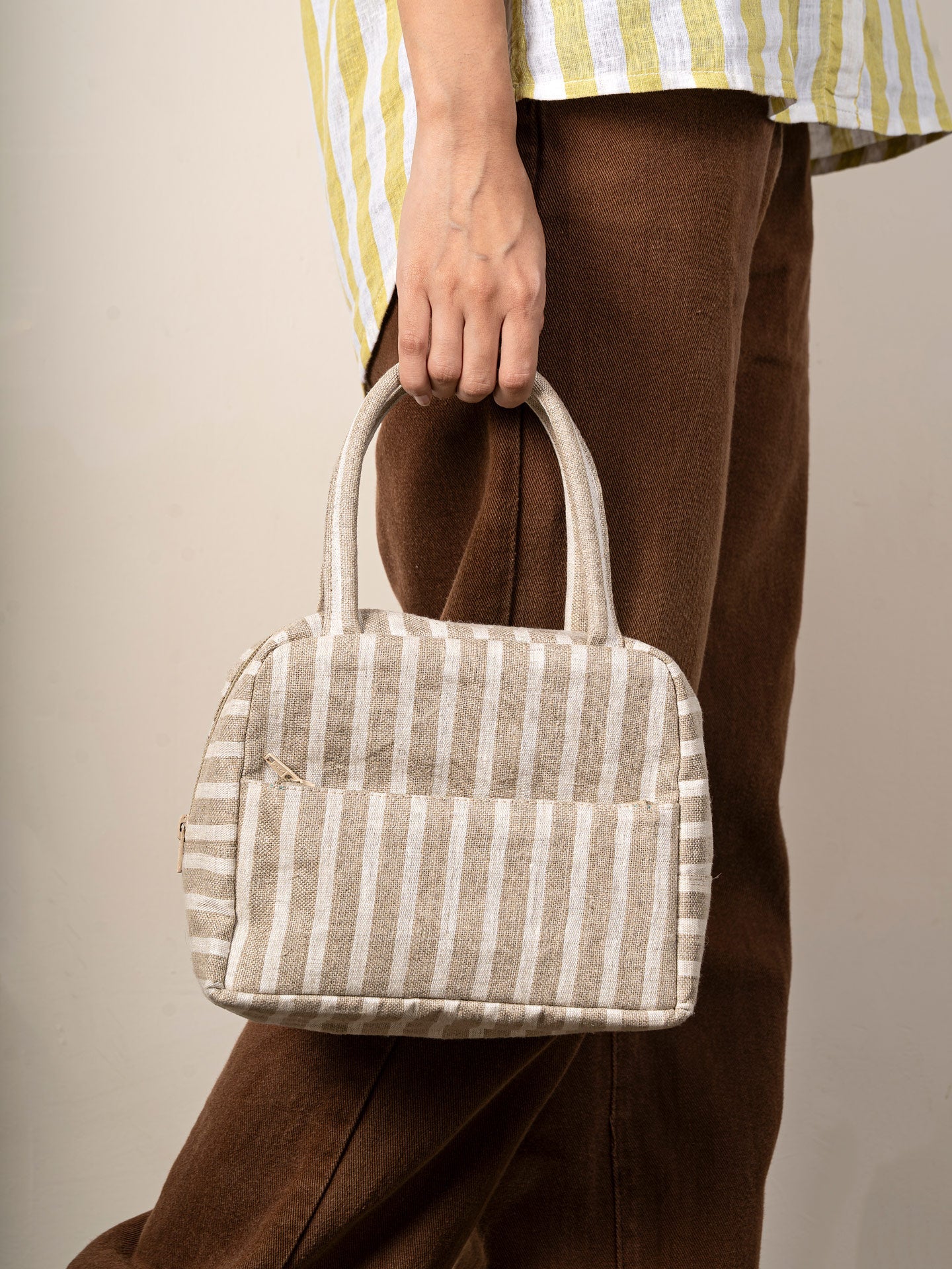 Sandstone Bag Contrast Living