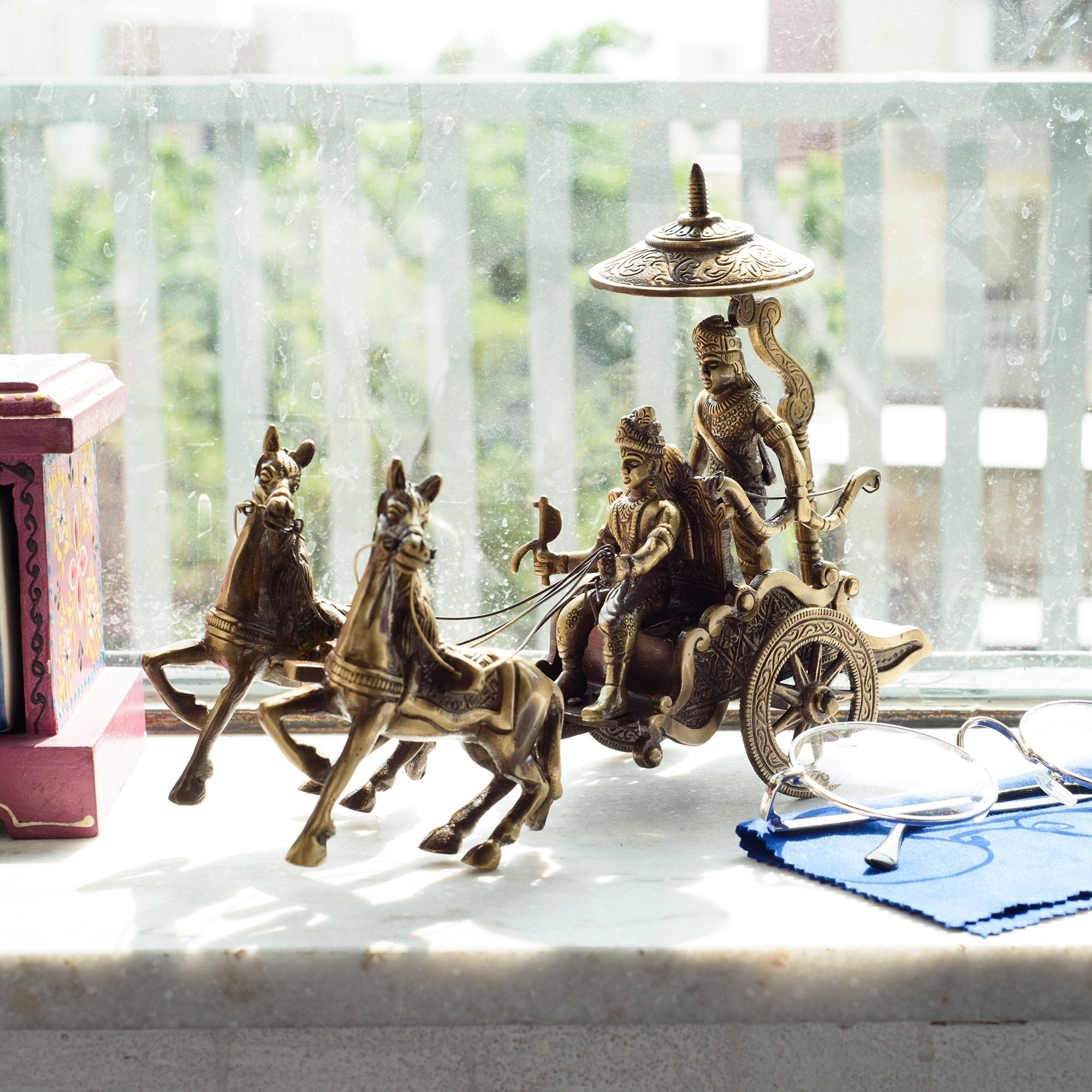 Brown Brass Krishna Arjuna Rath Showpiece Kafalo