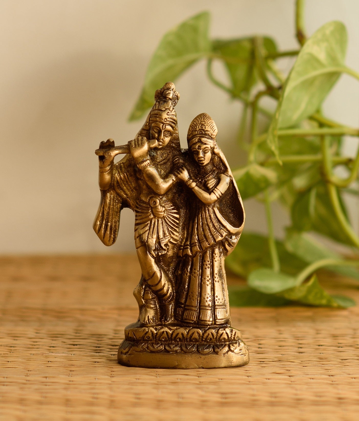 Beautiful Radha Krishna Playing Flute Statue Kafalo