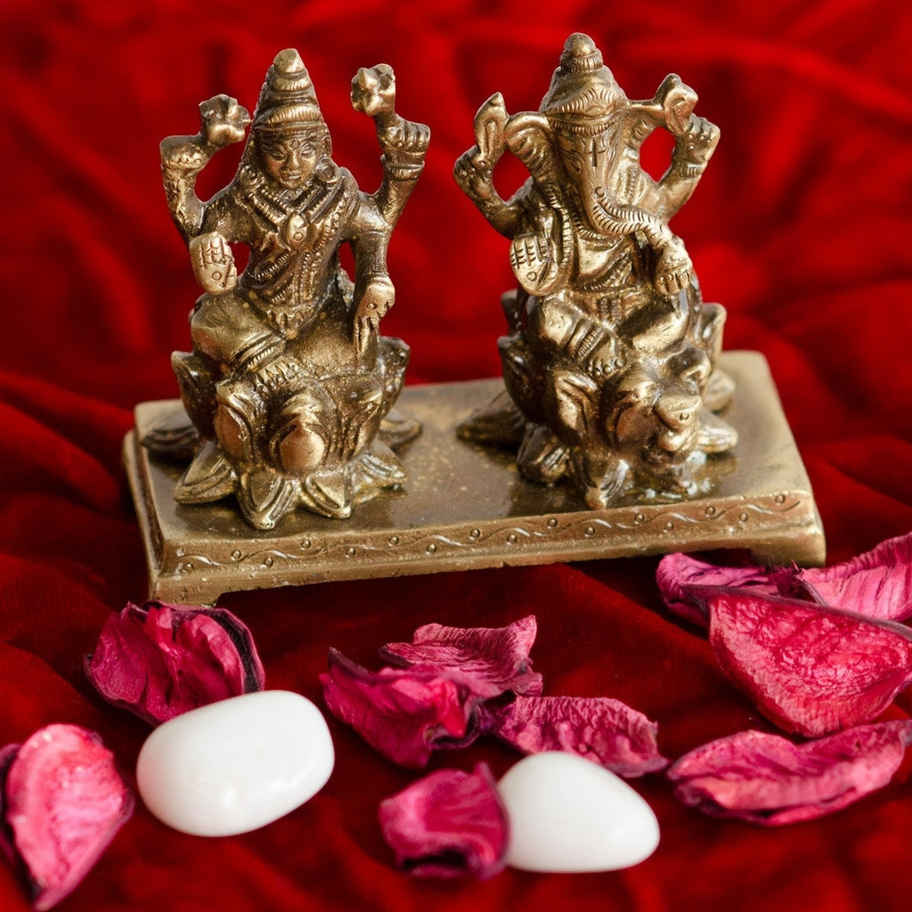 Brass Laxmi Ganesha Idols On Lotus Base Kafalo