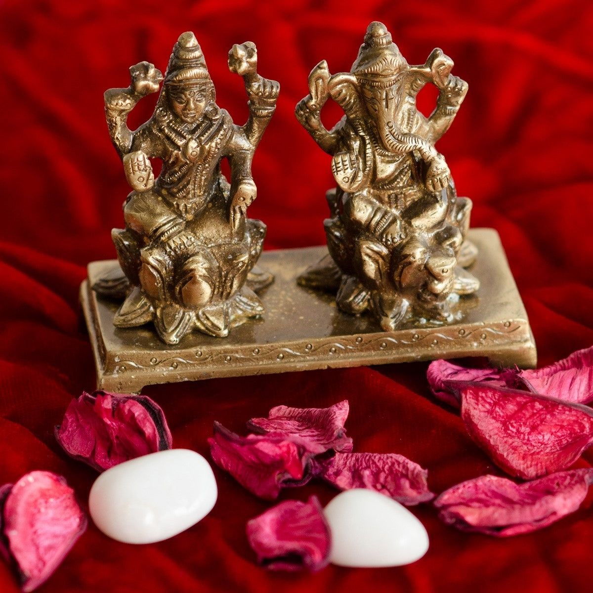 Brass Laxmi Ganesha Idols On Lotus Base Kafalo