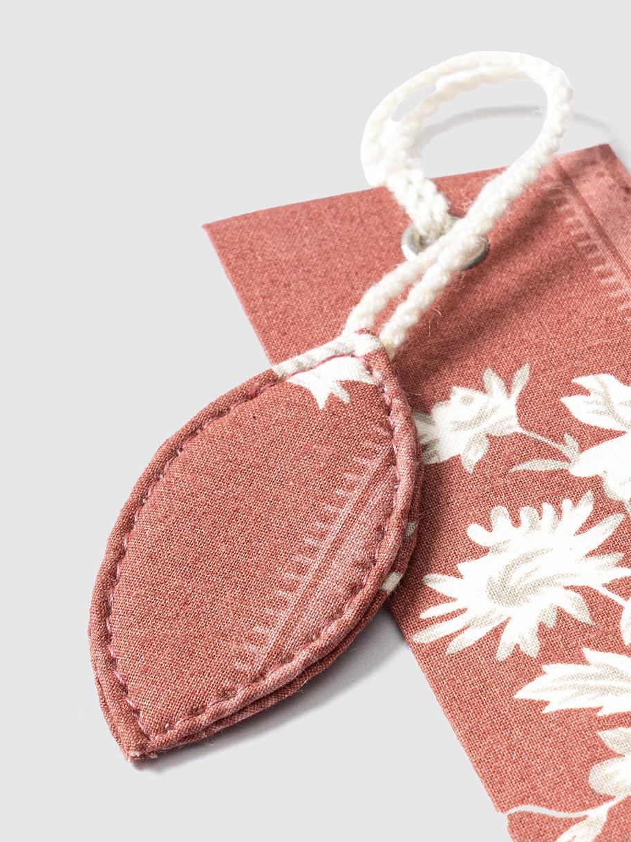 Victorian Petals Bookmark Contrast Living