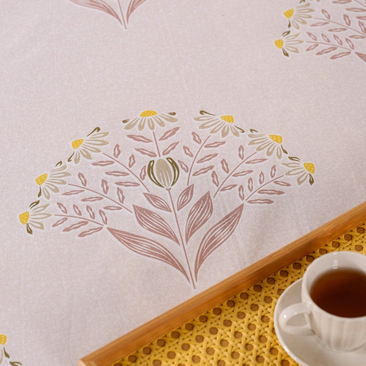 Ultra Soft Daisy 180 TC Pure Cotton Bedding Set Of 3 King Size 275x275 cm Nestasia