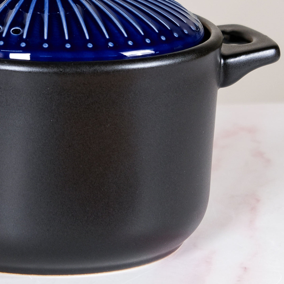 Lumea Ceramic Cooking Pot With Deep Blue Lid 2600ml Nestasia