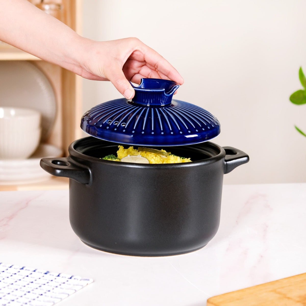 Lumea Ceramic Cooking Pot With Deep Blue Lid 2600ml Nestasia