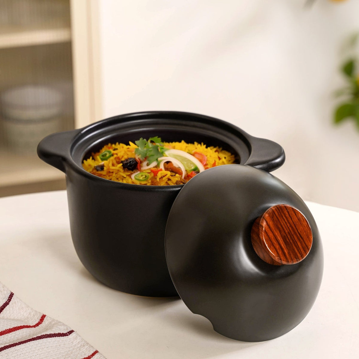 Maison Black Ceramic Cooking Pot With Lid 3700ml Nestasia