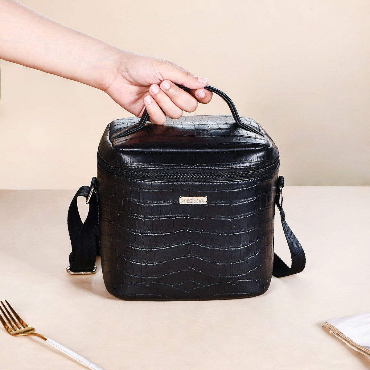 Classic Luxury Insulated Lunch Bag Black Nestasia