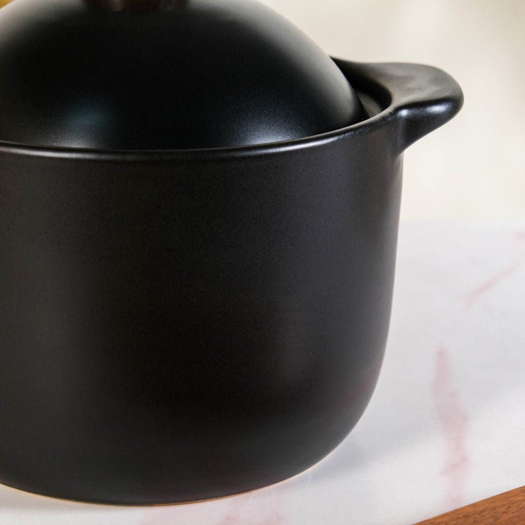 Maison Black Glazed Cooking Pot With Lid 5800ml Nestasia