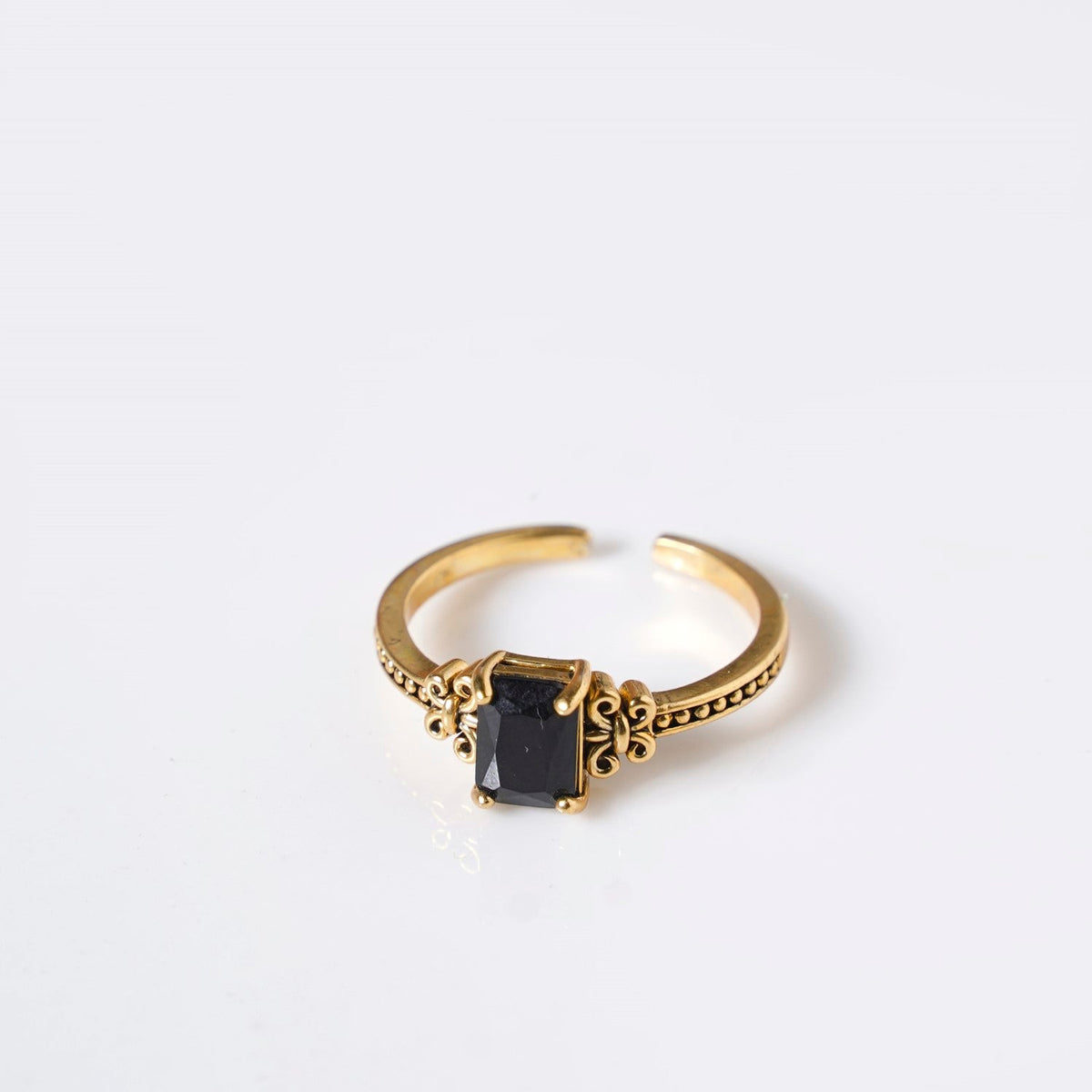 Black Stone Flutter Ring Gold Nestasia