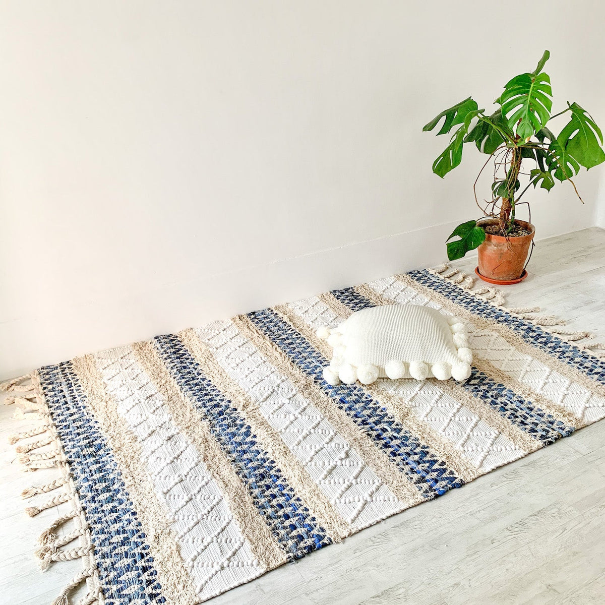 BOHO Ivy Hand Woven Rug - White and Blue Nestasia