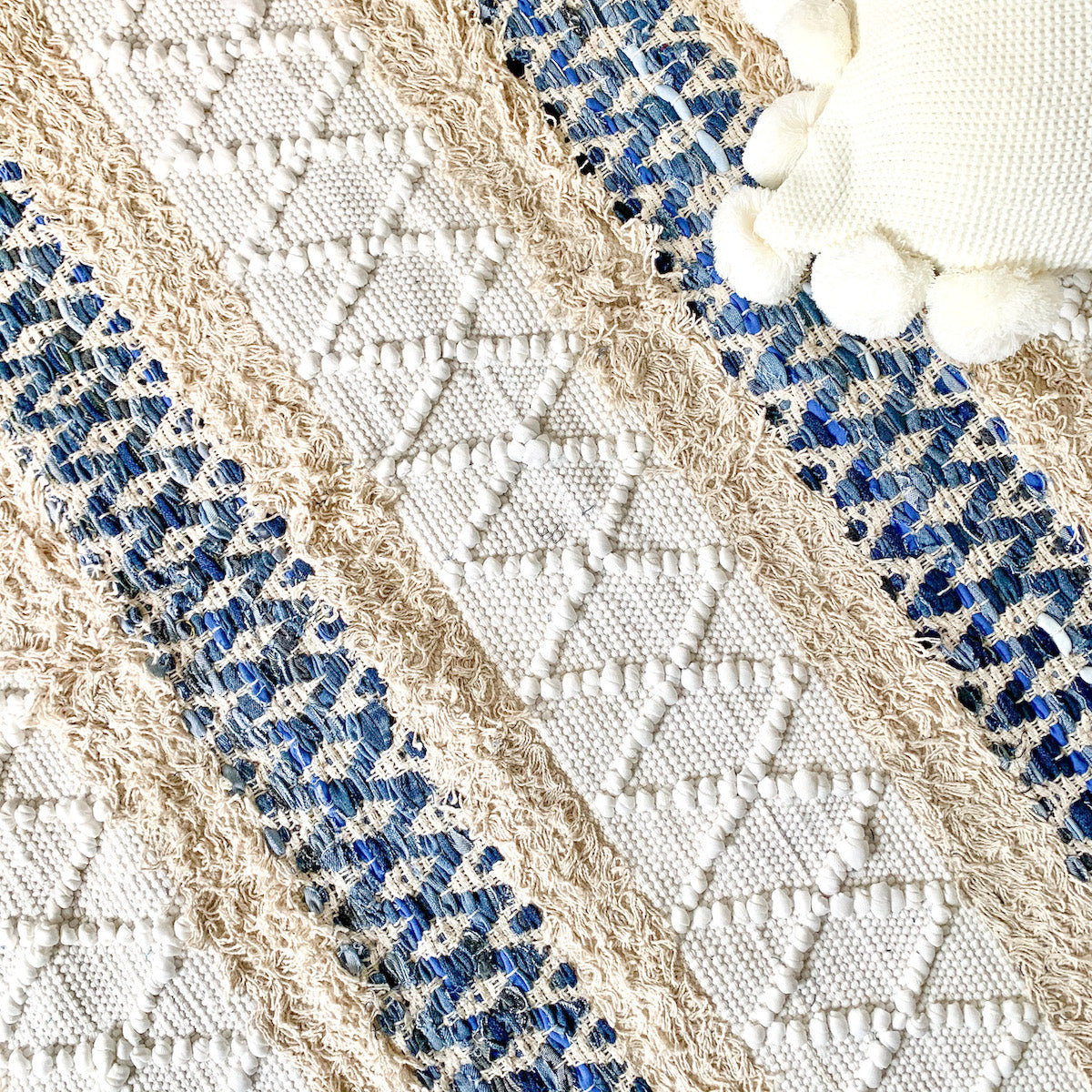 BOHO Ivy Hand Woven Rug - White and Blue Nestasia