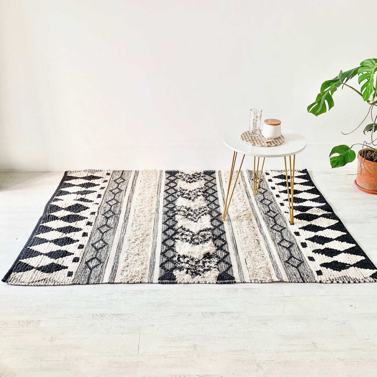 BOHO Avery Hand Woven Rug - Black & Beige Nestasia