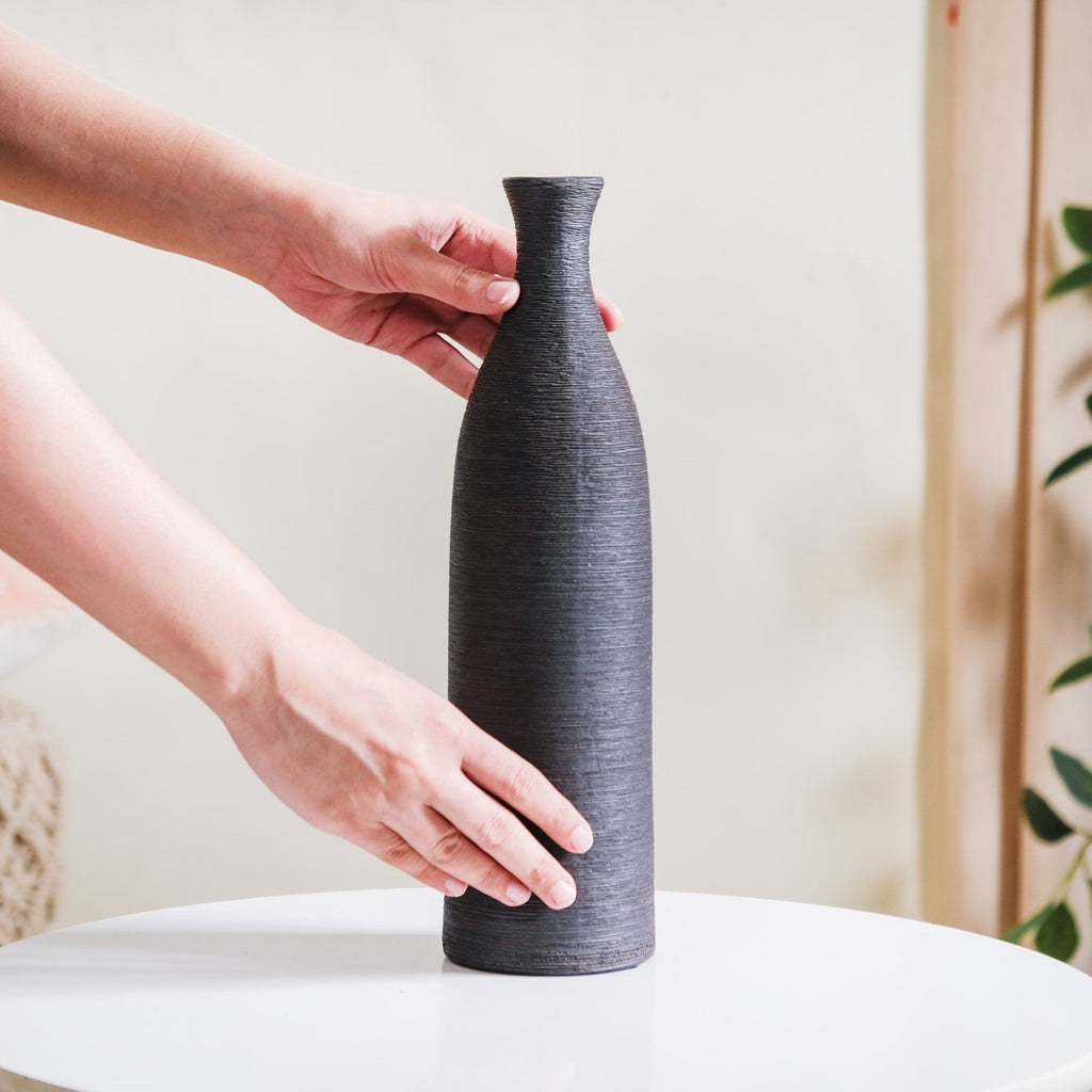 Earthy Black Pottery Ceramic Vase Nestasia