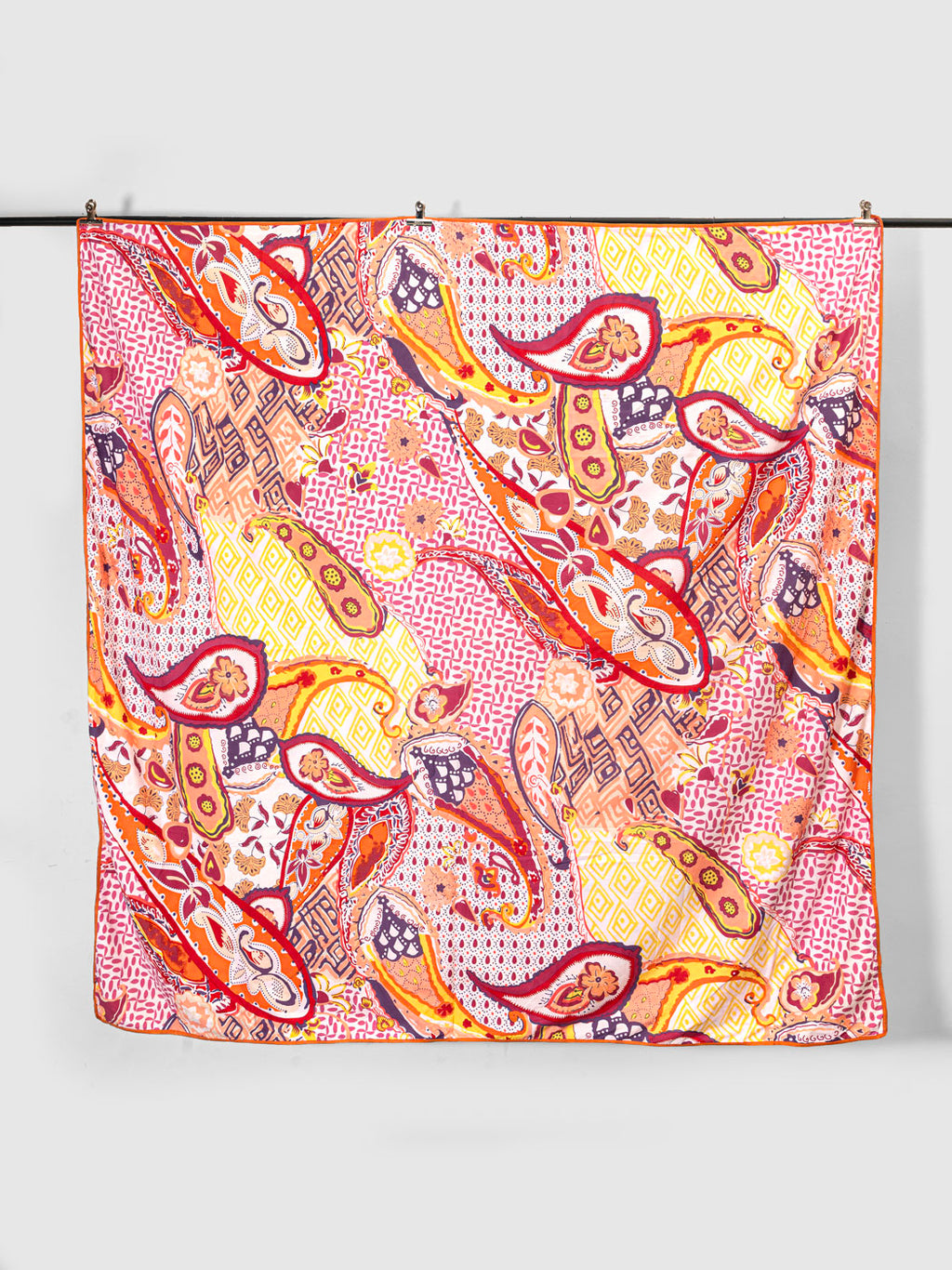 Brumelle Hand Block Printed Dohar Contrast Living