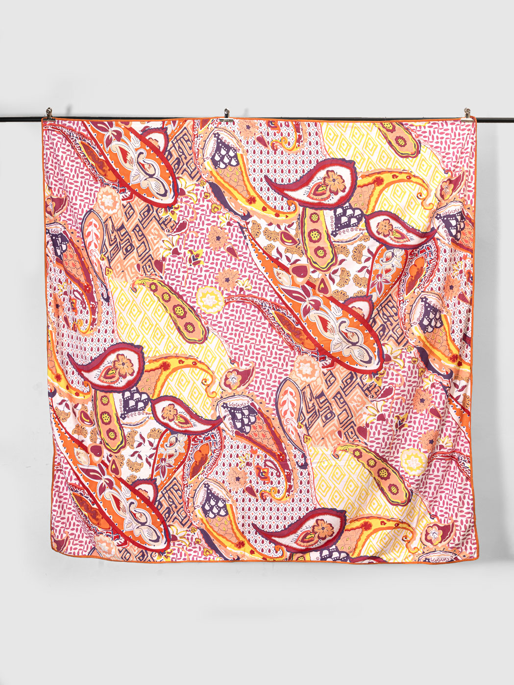 Brumelle Hand Block Printed Dohar Contrast Living