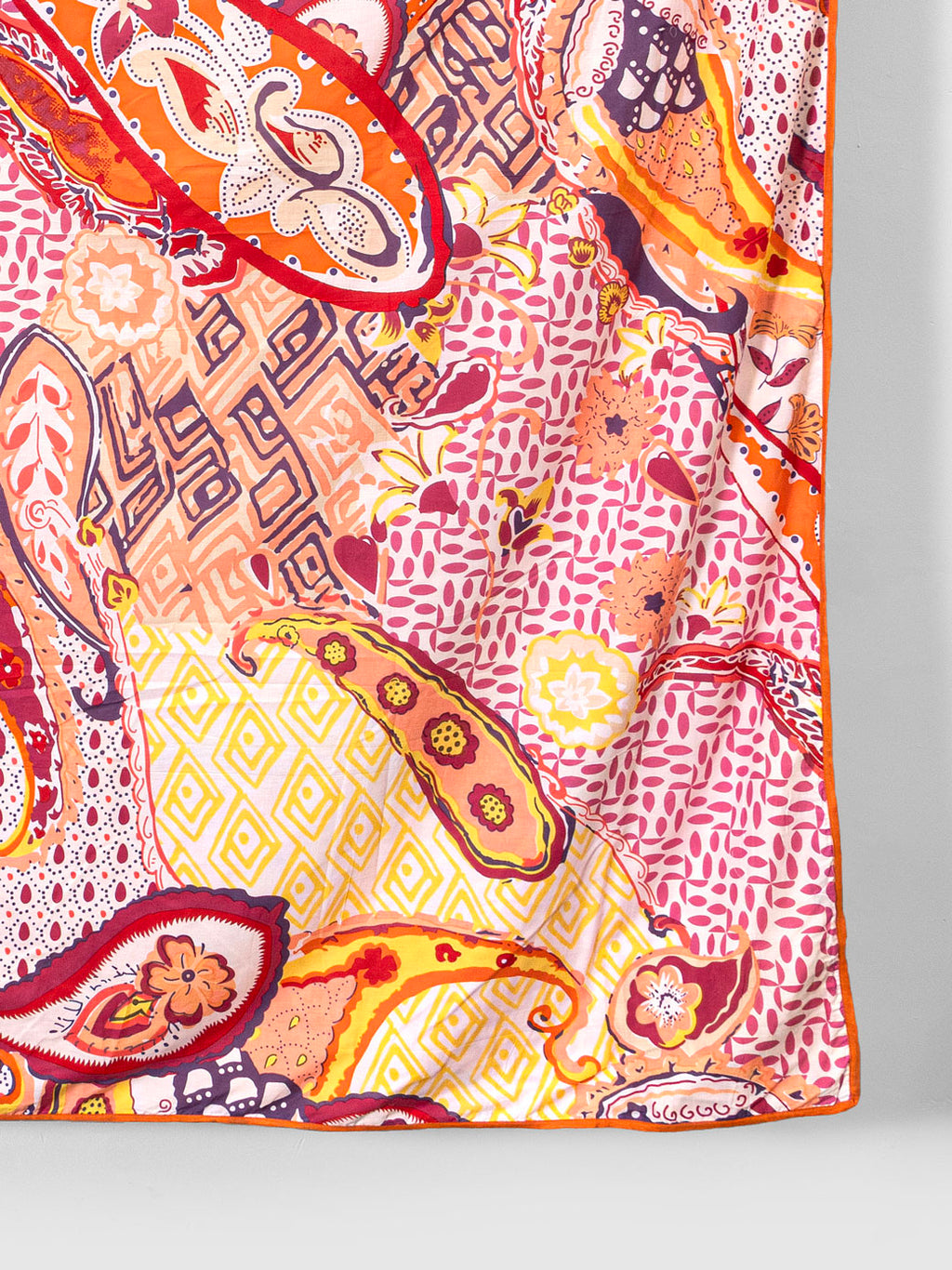 Brumelle Hand Block Printed Dohar Contrast Living