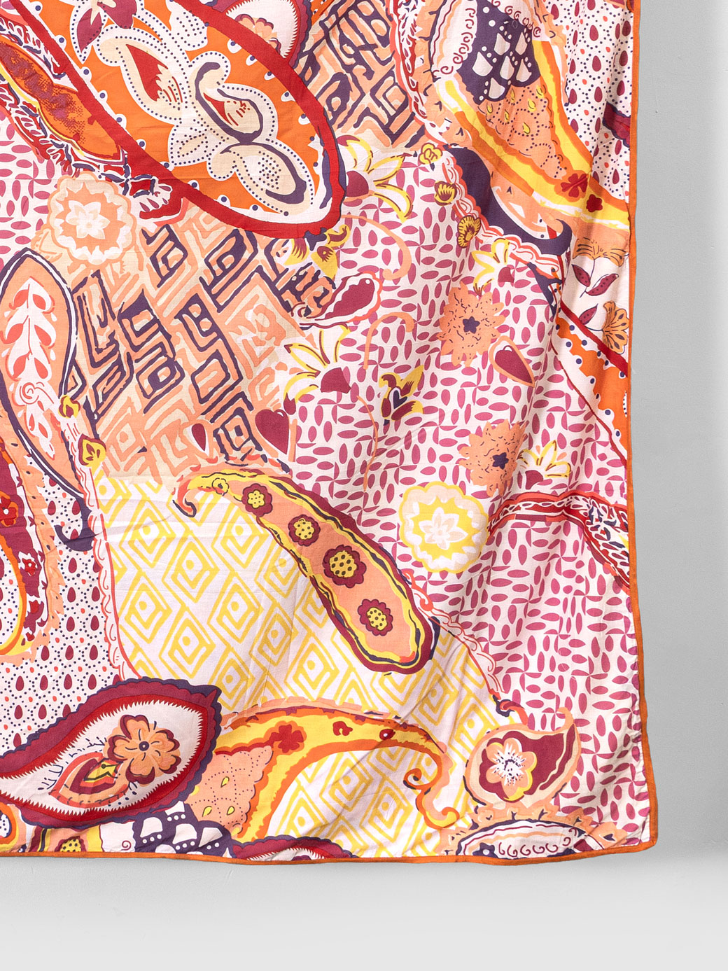 Brumelle Hand Block Printed Dohar Contrast Living
