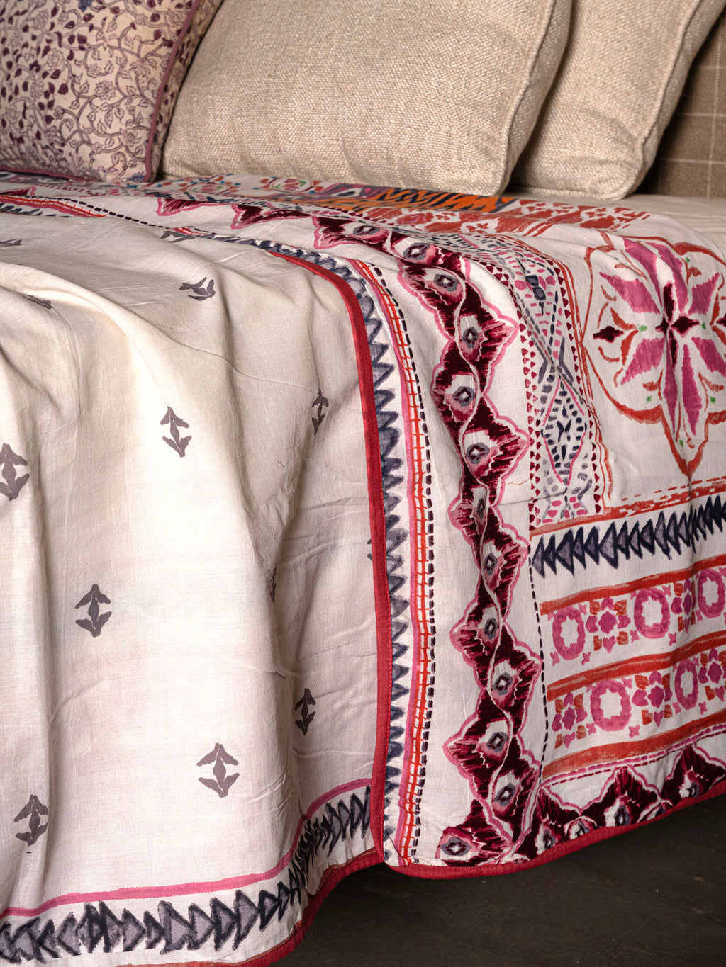 Mirunae Hand Block Printed Dohar Contrast Living