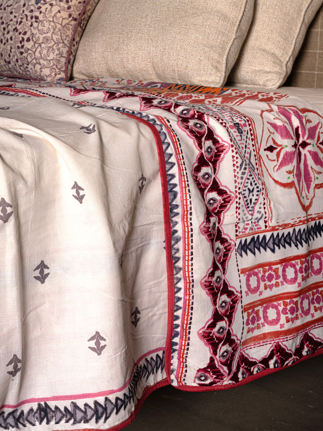 Mirunae Hand Block Printed Dohar Contrast Living