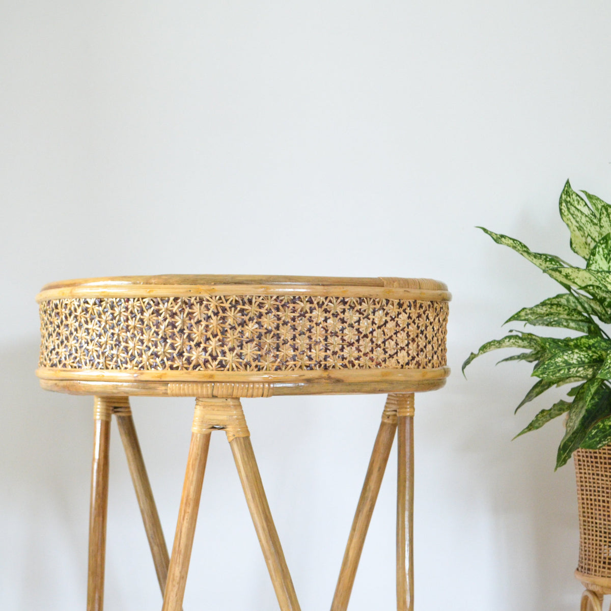 Cane Table Nestasia