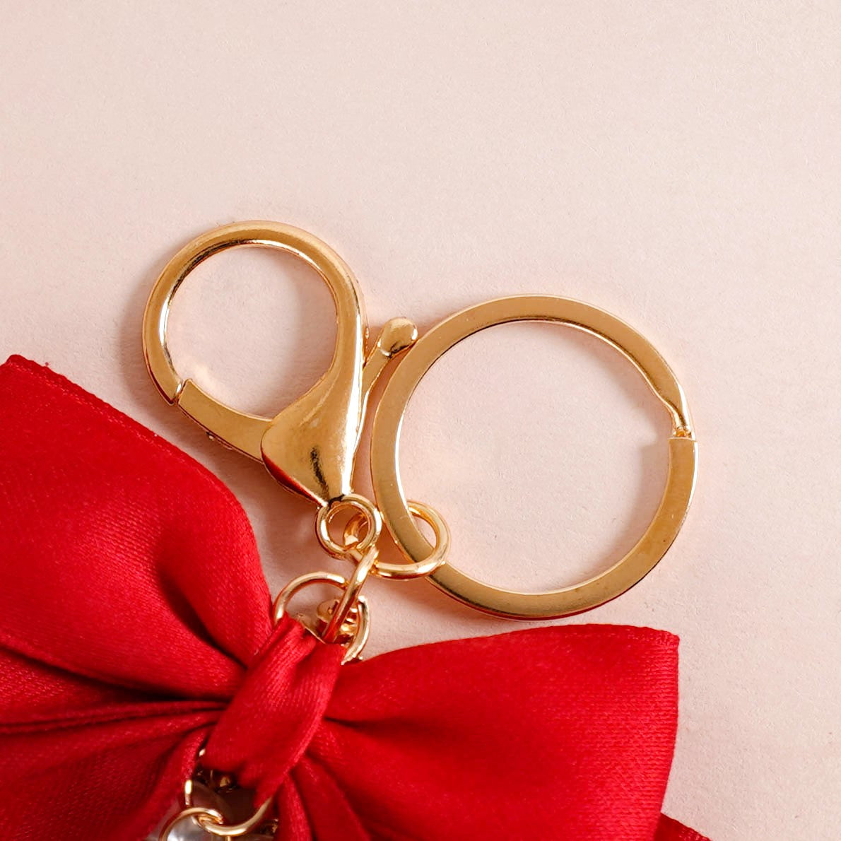 Charming Red Bow Keychain With Pearls Nestasia