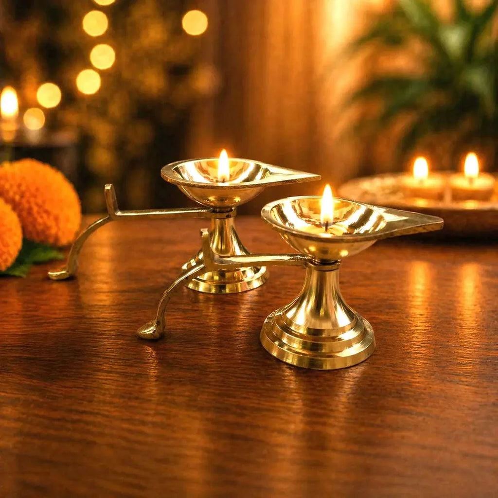 Brass Paan Aarti Diya With Handle (2 Inch) Vedansh Craft